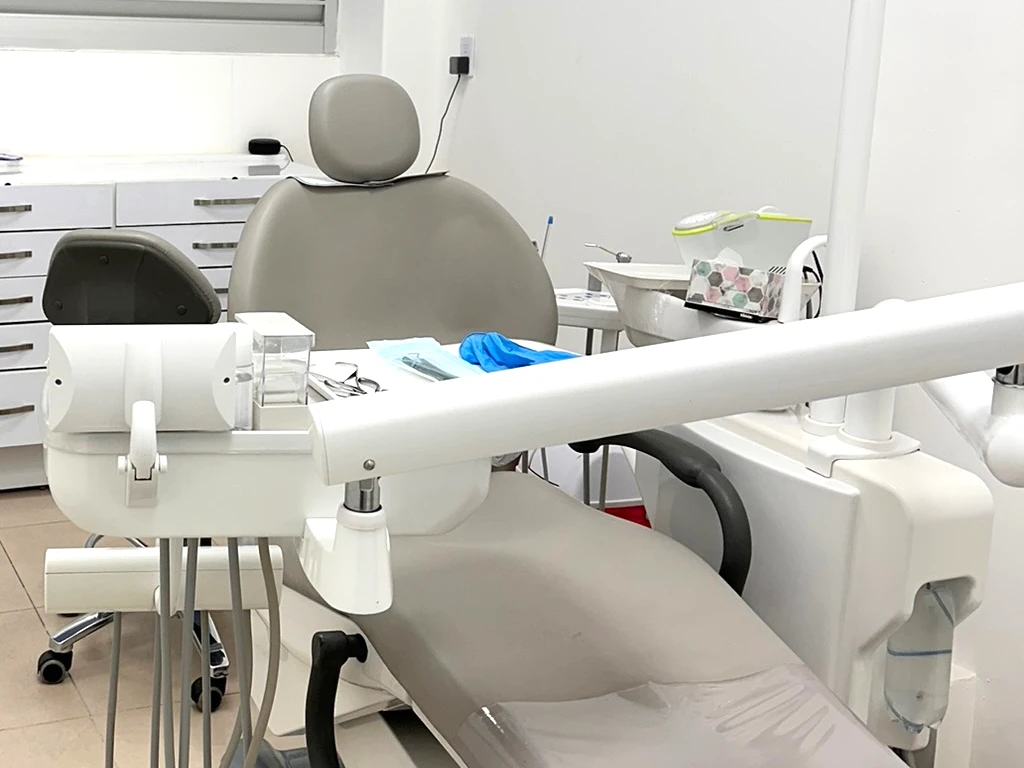 Consultorio de ortodoncia moderno y equipado en Cumbres