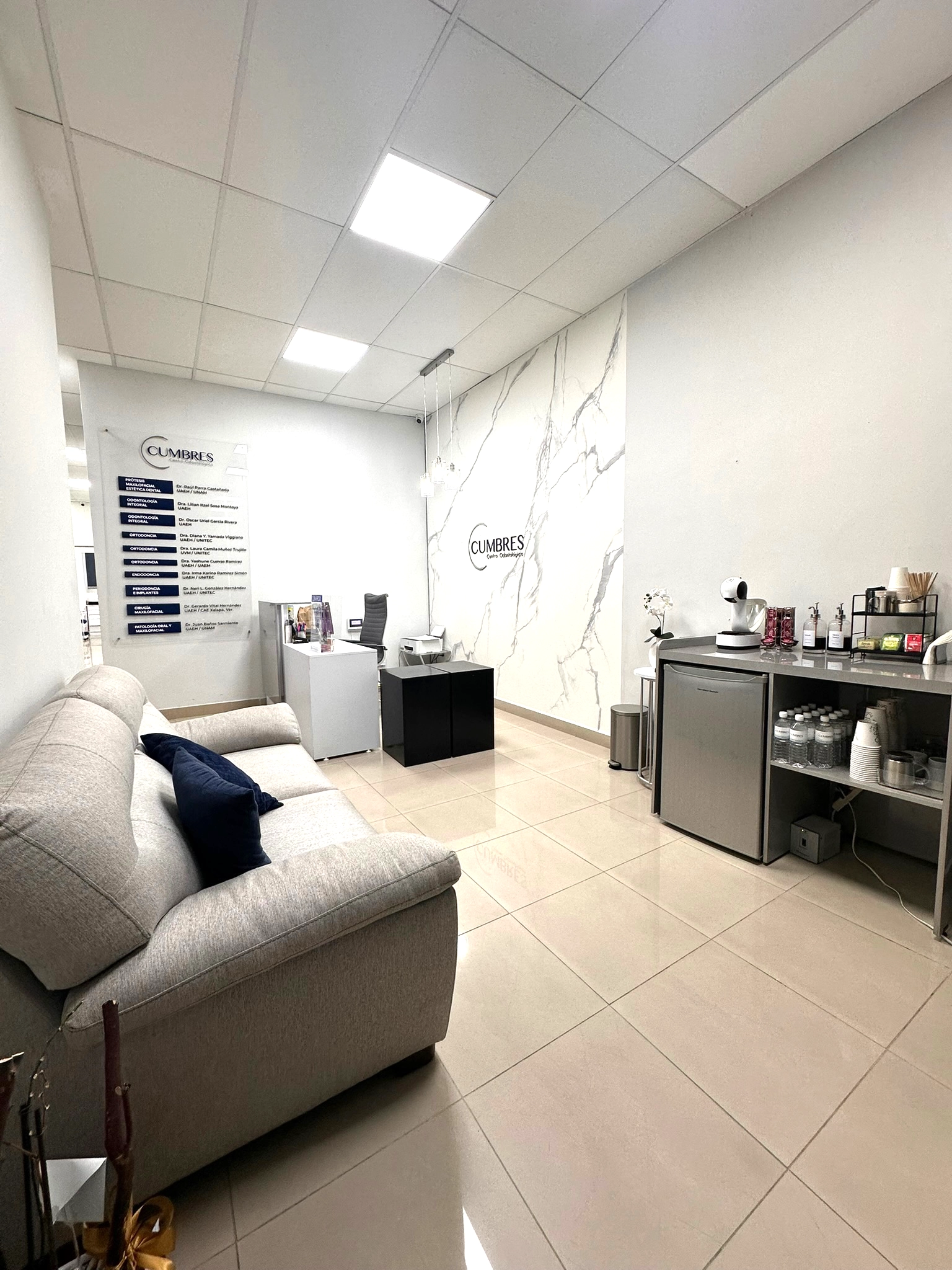 Sala de espera de Cumbres Centro Odontológico en Pachuca